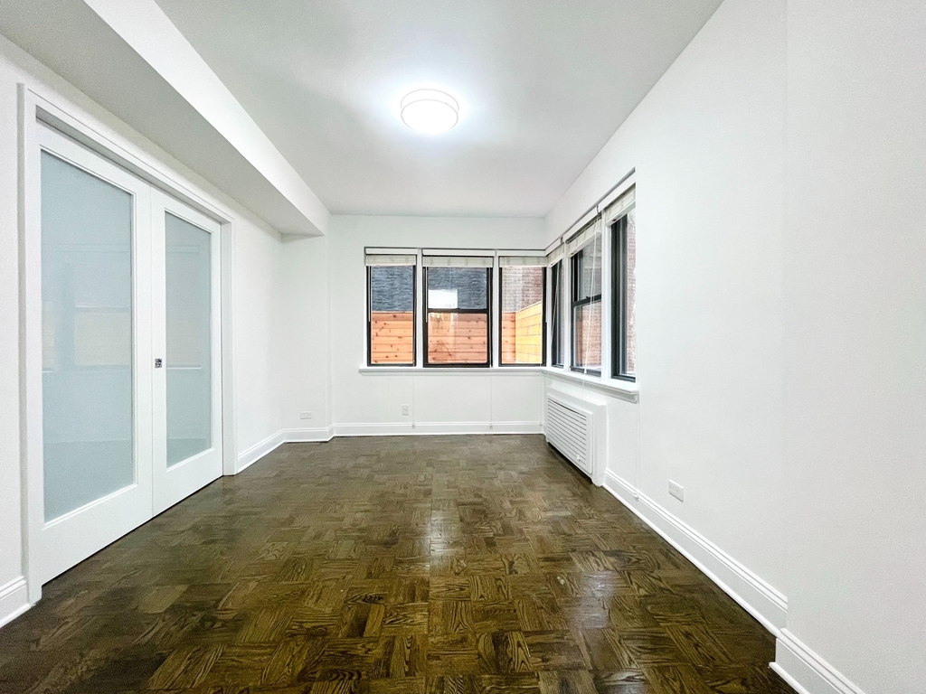 20 Beekman Place - Photo 6