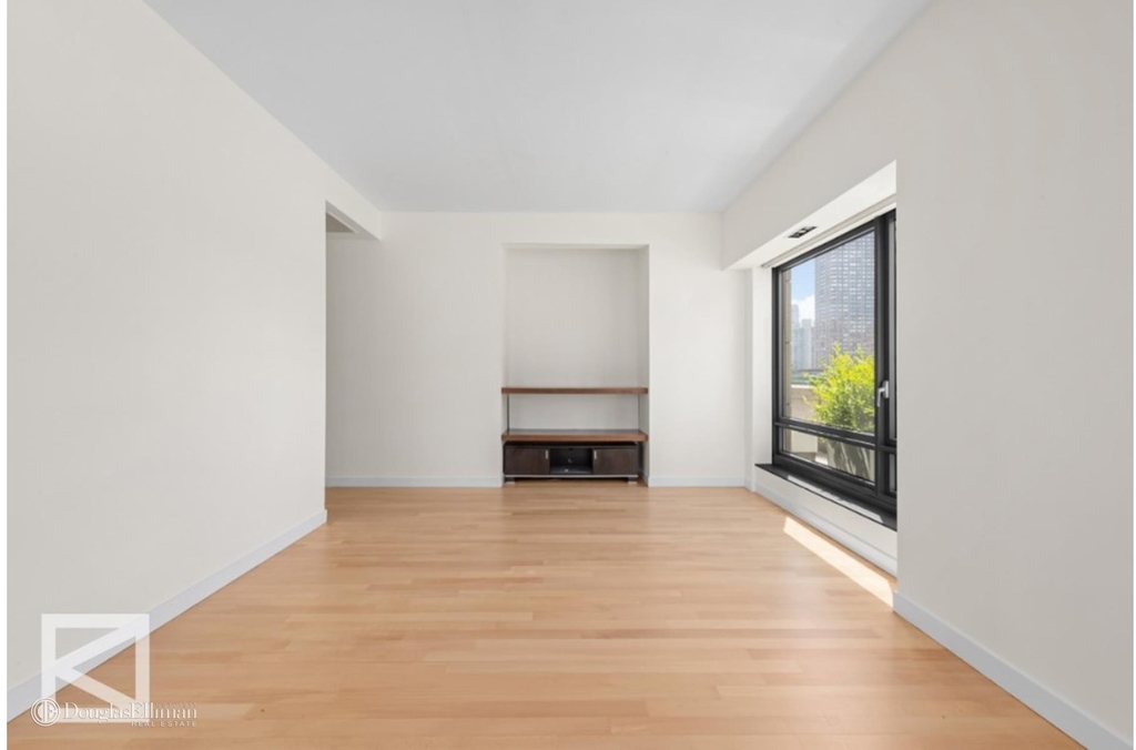 450 East 83rd St - Photo 2