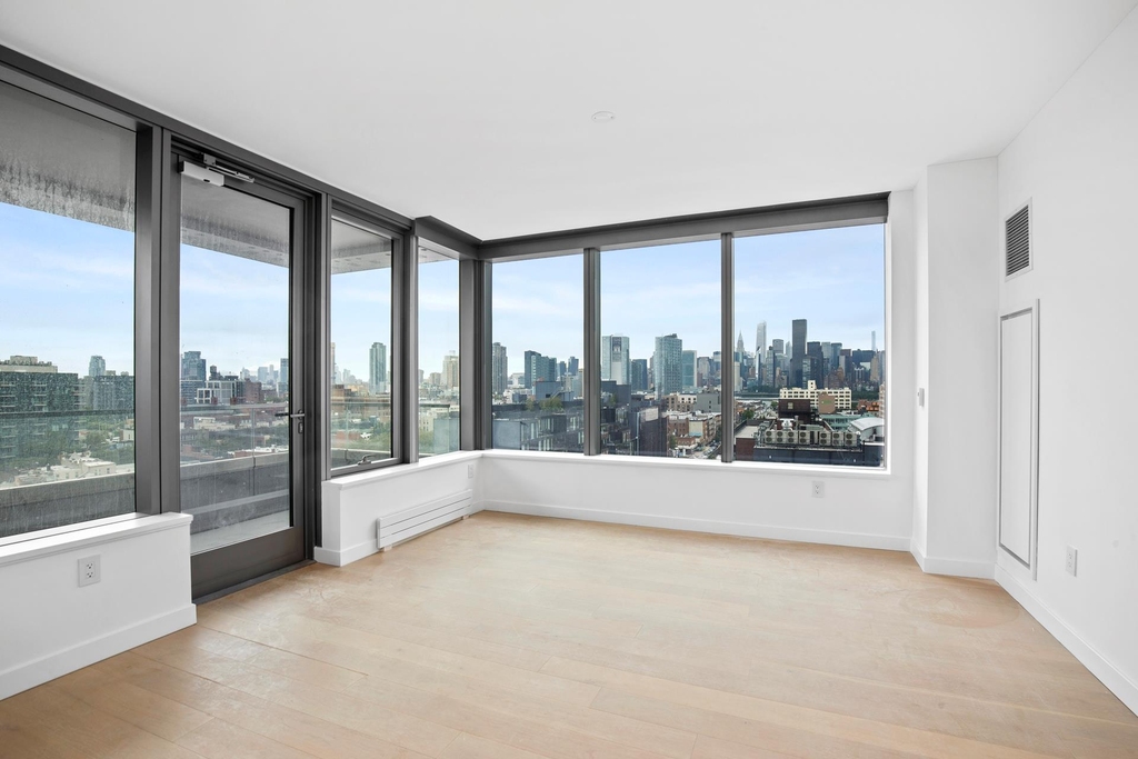 3  Court Sq - Photo 4