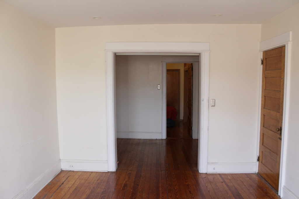 69-16 Forest Avenue - Photo 3