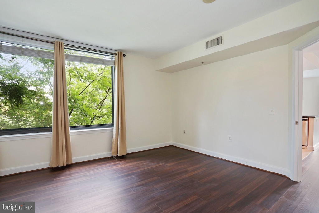 2451 Midtown Avenue - Photo 19