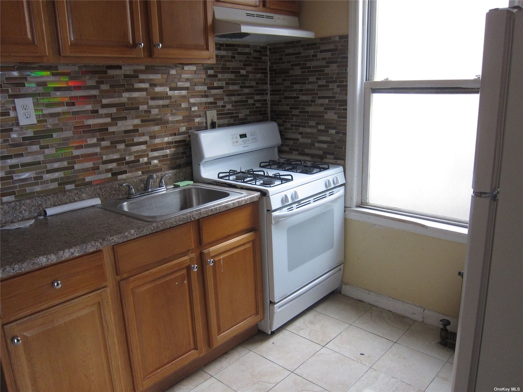 211-65 Jamaica Avenue - Photo 3