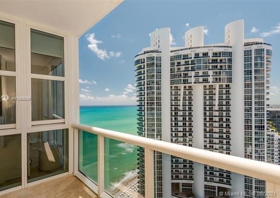 18201 Collins Ave - Photo 2