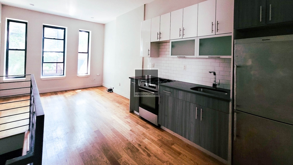 474 Lafayette Avenue - Photo 4