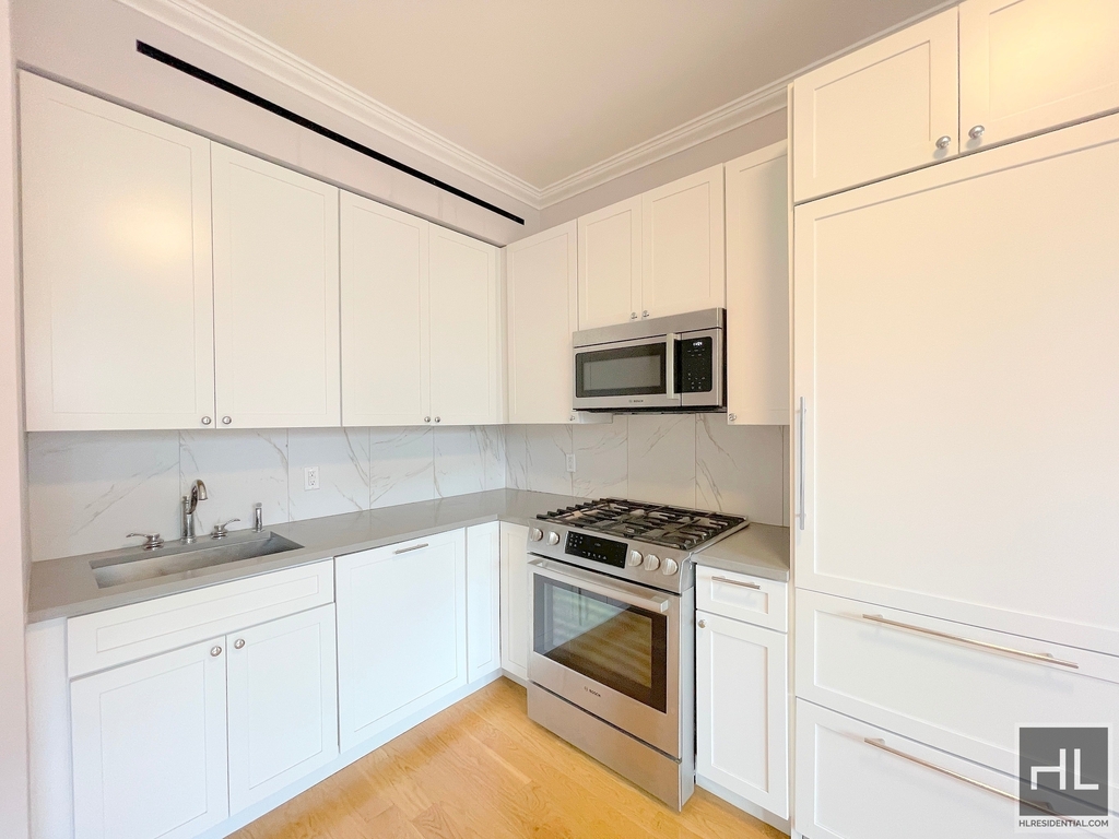 252 West 76th Street - Photo 2