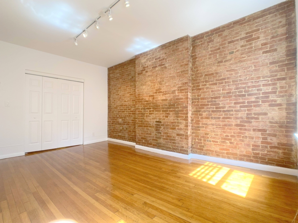 432 East 66th Street - Photo 1