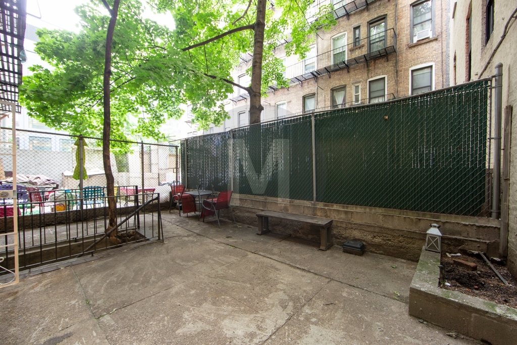 314 East 62nd Street - Photo 5