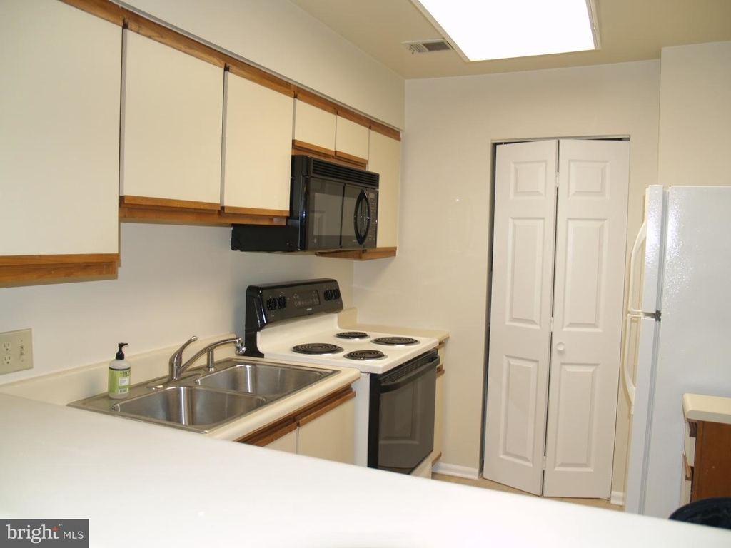 5708 Chapman Mill Dr #210 - Photo 3