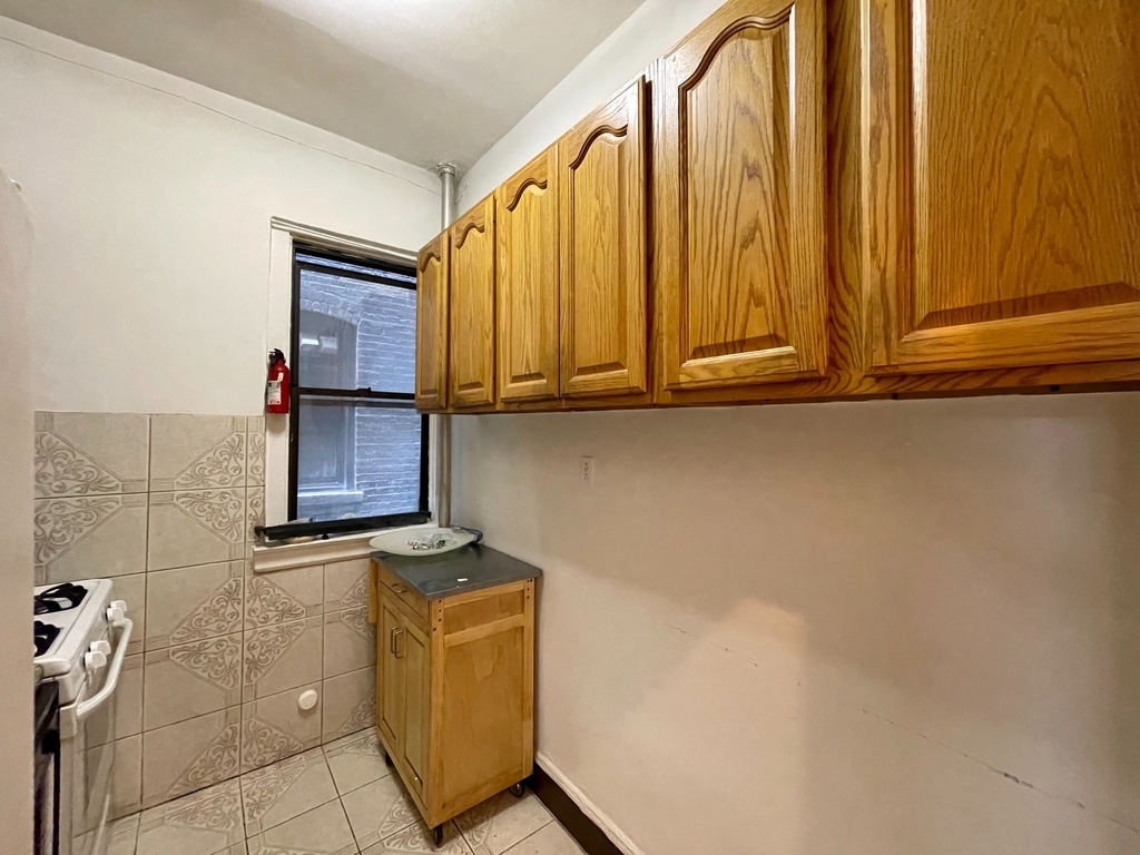 215 West 80th Street - Photo 6