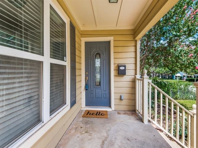 424 N Pecan Street - Photo 2