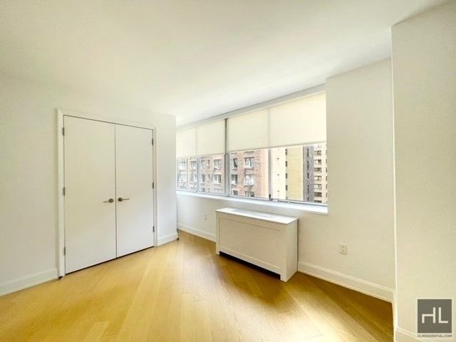 East 54 Street - Photo 1