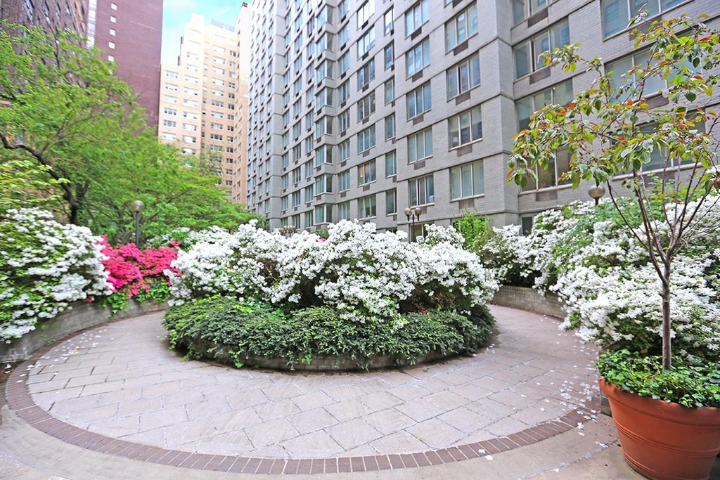 333 East 56th Street - Photo 7