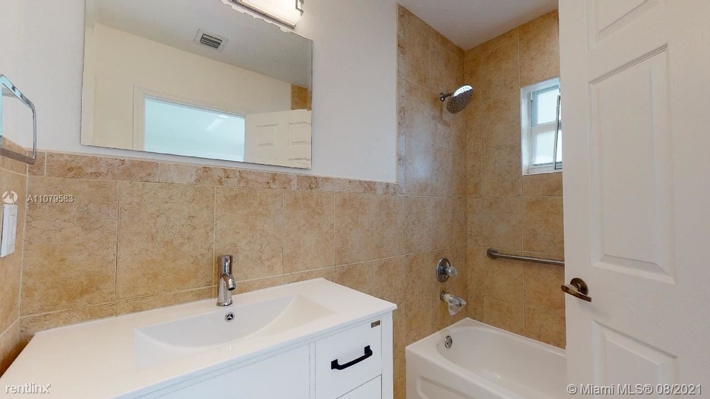 323 Sw 36th Ave - Photo 7