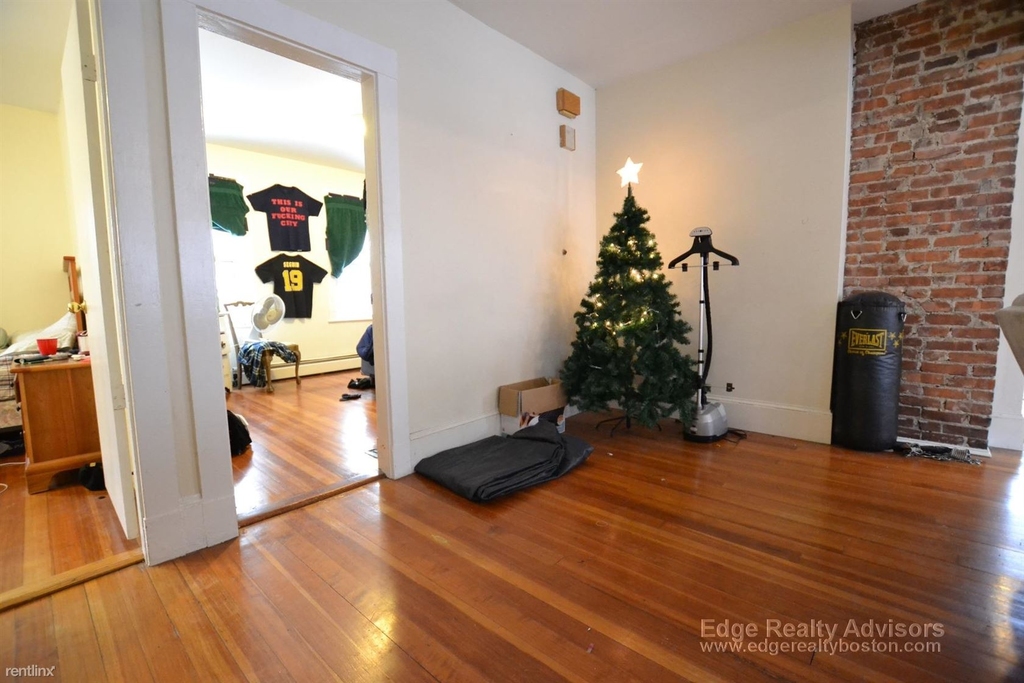 505 Washington St Apt 1 - Photo 1