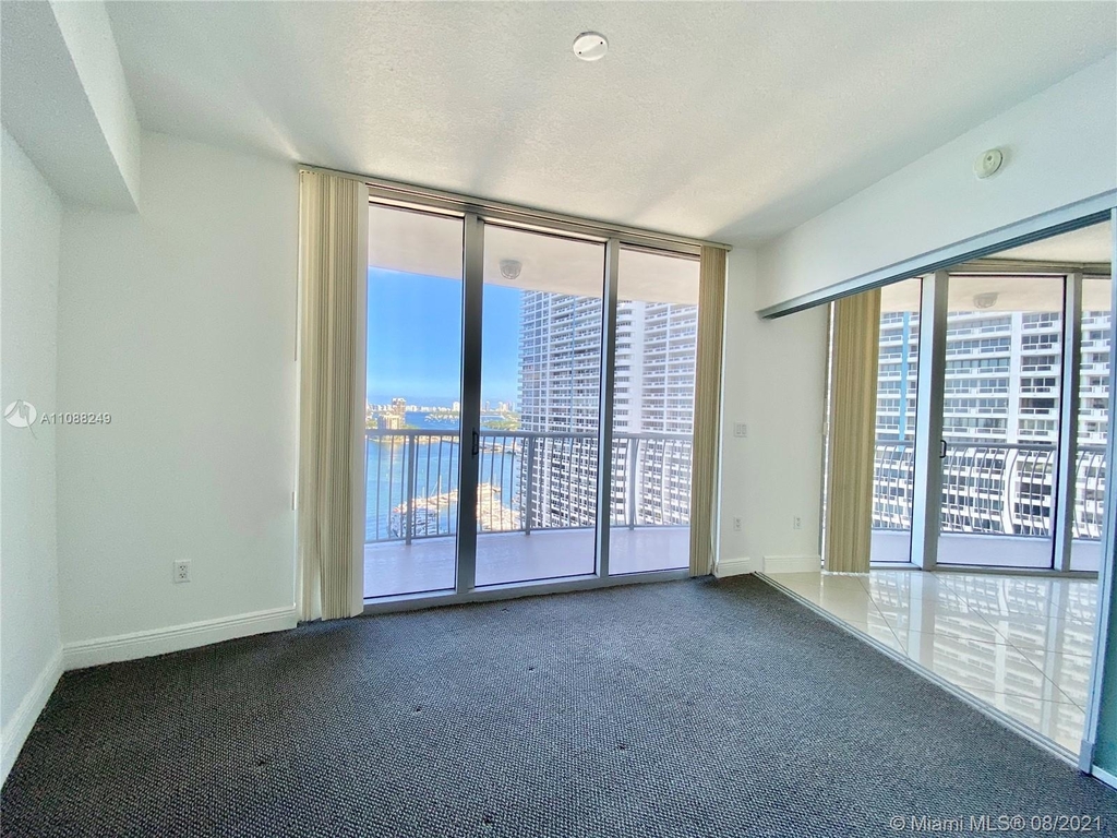 1750 N Bayshore Dr - Photo 16