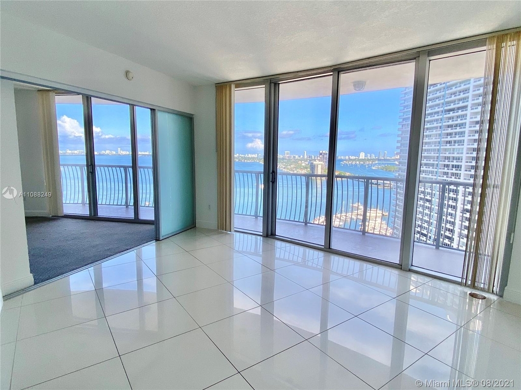 1750 N Bayshore Dr - Photo 2