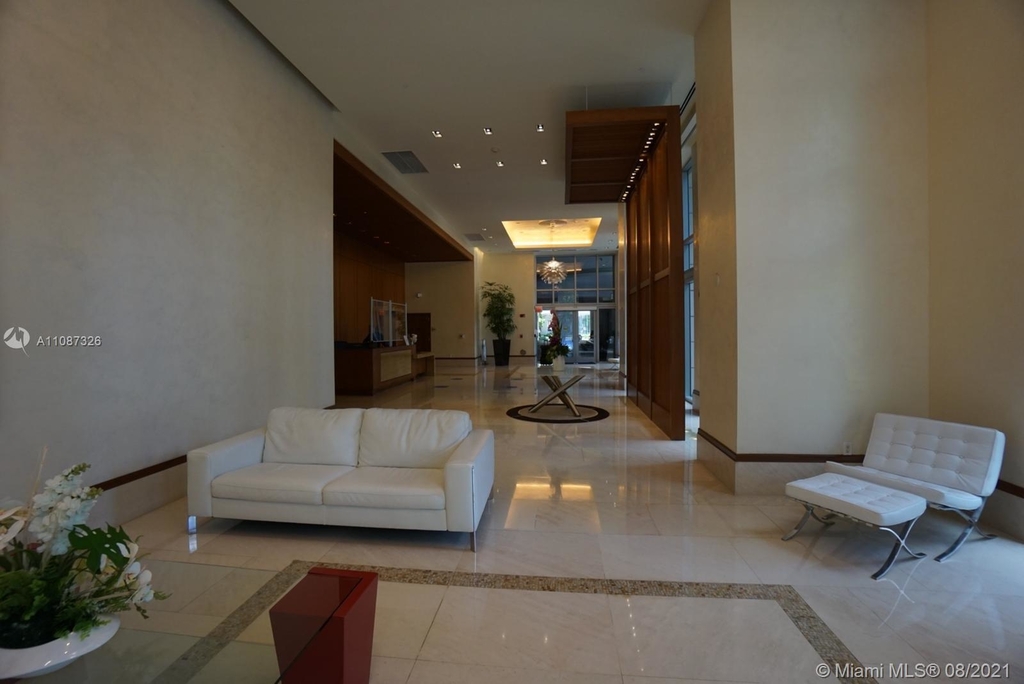 1060 Brickell Ave - Photo 3