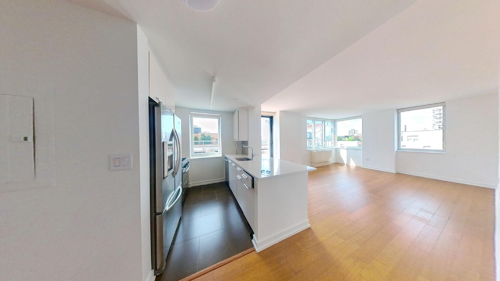 High end sunny luxury 2 beds for rent  West 93rd Street - Photo 2