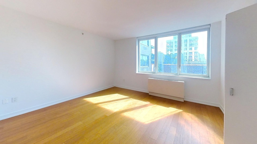 High end sunny luxury 2 beds for rent  West 93rd Street - Photo 8