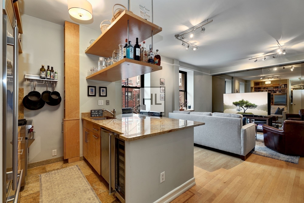 7 Gramercy Park West - Photo 1