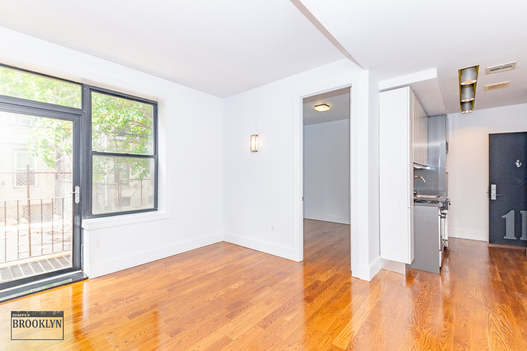 1635 Putnam Avenue - Photo 4