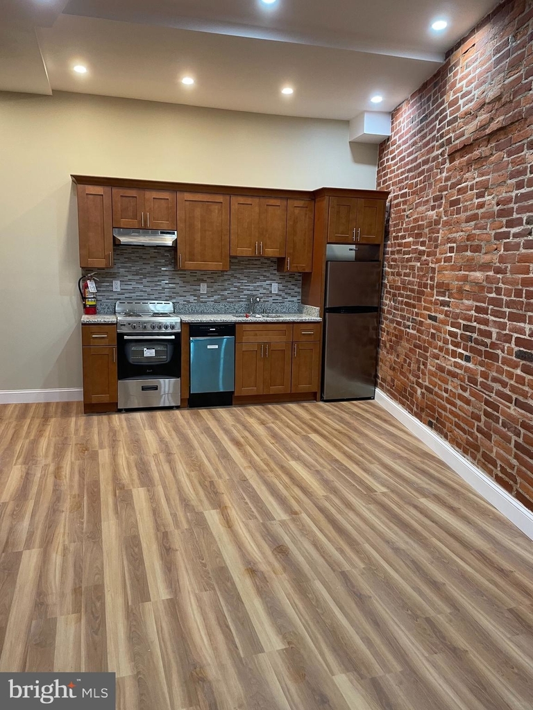 1122 E Passyunk Avenue - Photo 1