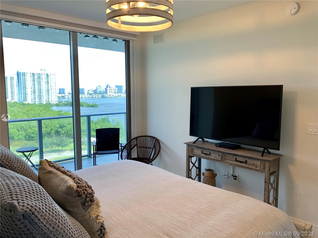 16385 Biscayne Blvd - Photo 9