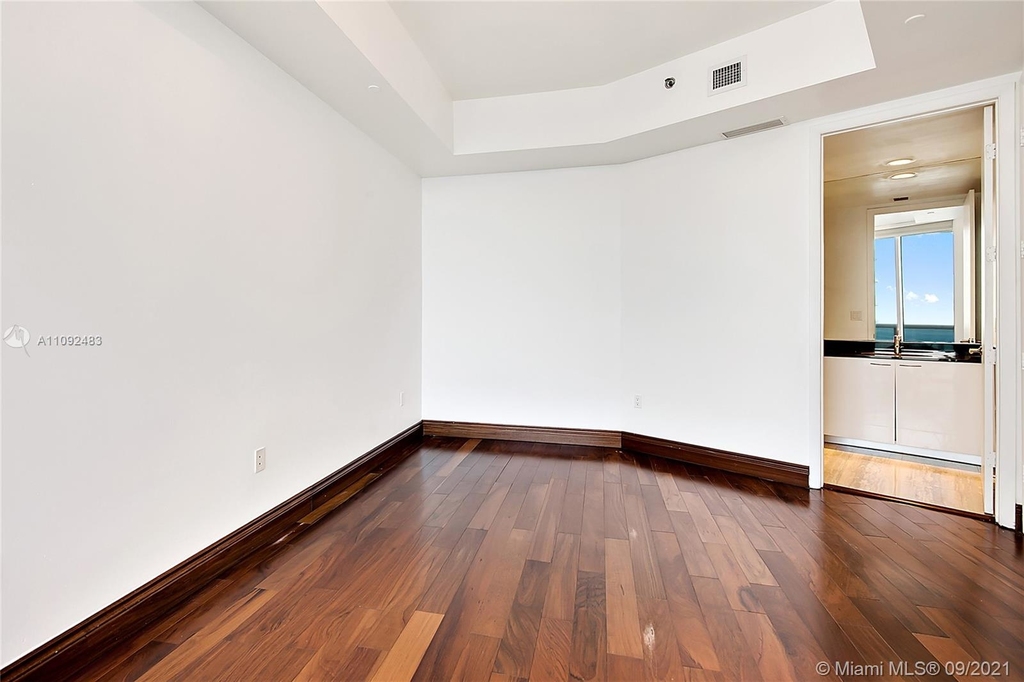 16001 Collins Ave - Photo 18