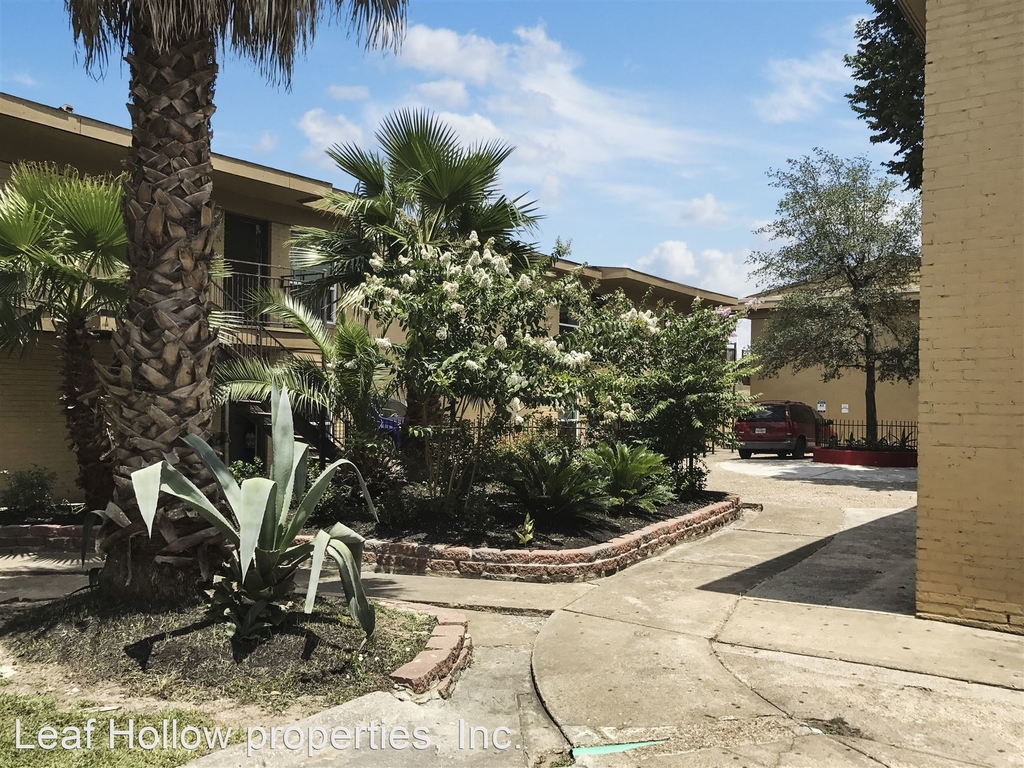 1742 Woodvine - Photo 1