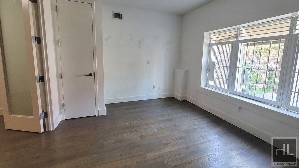 1072 Bergen Street - Photo 8