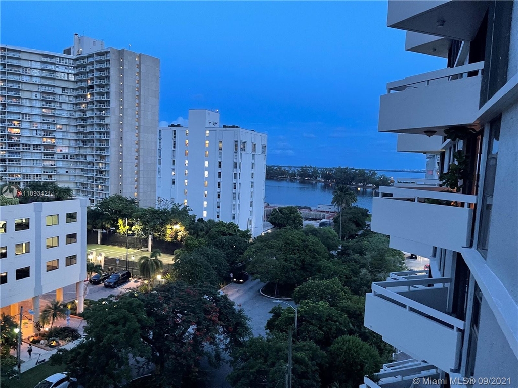 2501 Brickell Ave - Photo 9