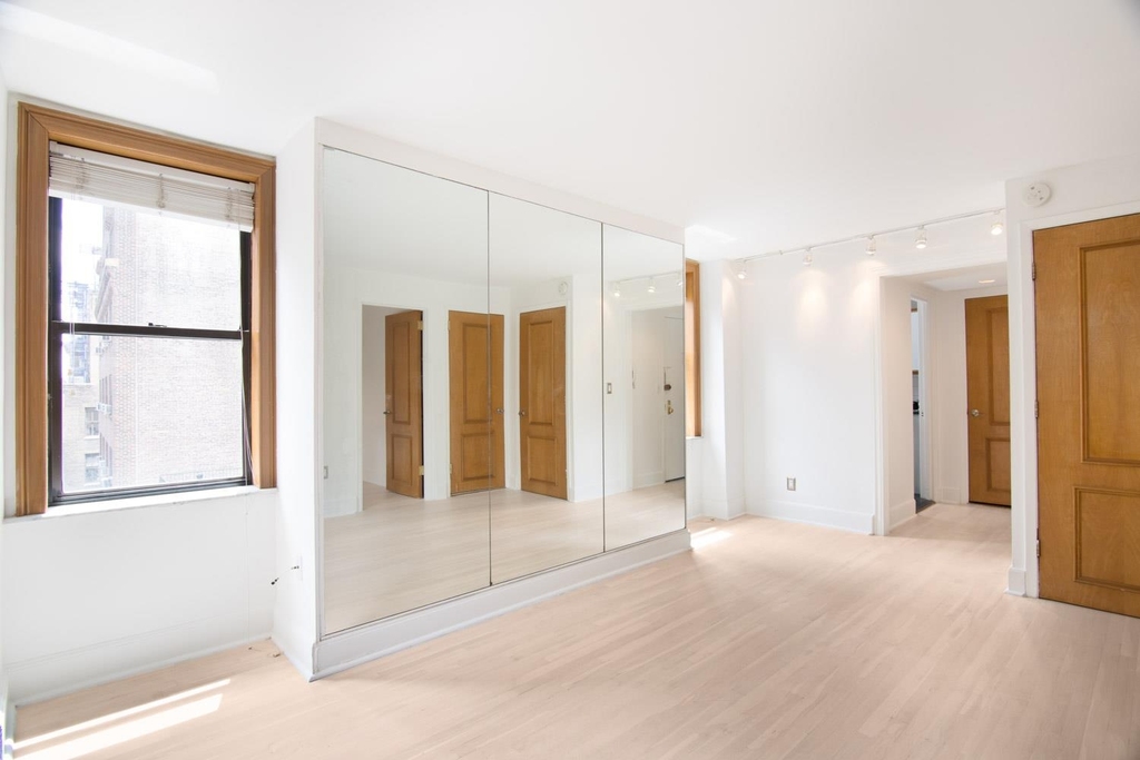 150 West 58th Street - Photo 3