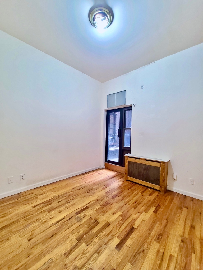 910 Columbus Avenue - Photo 2