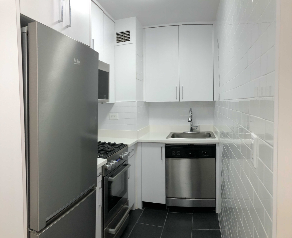 405 East 56th Street - Photo 3