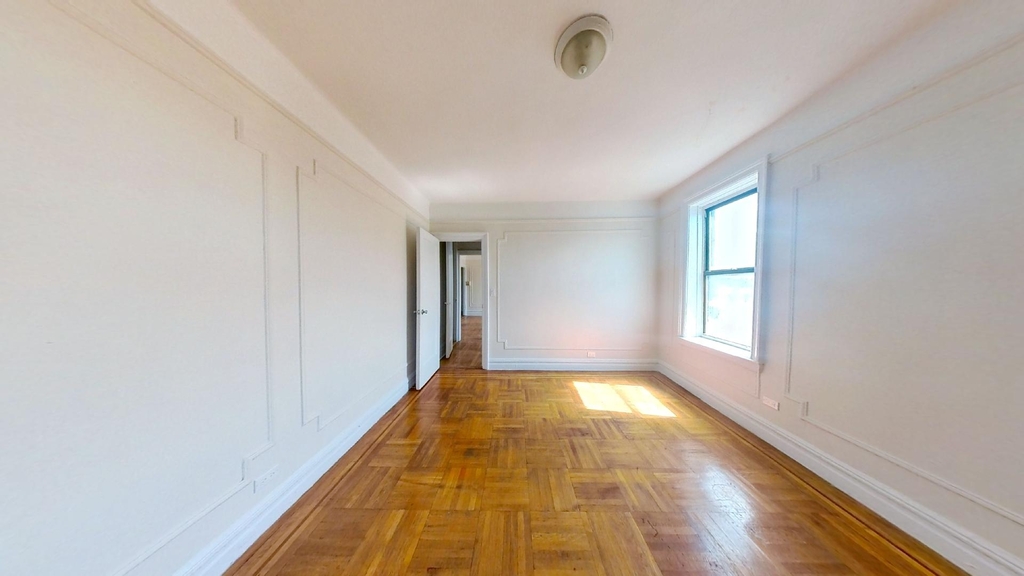 Spectacular sunny and large 1 bed for rent in Prime  Dagaw pl Hudson heights - Photo 9