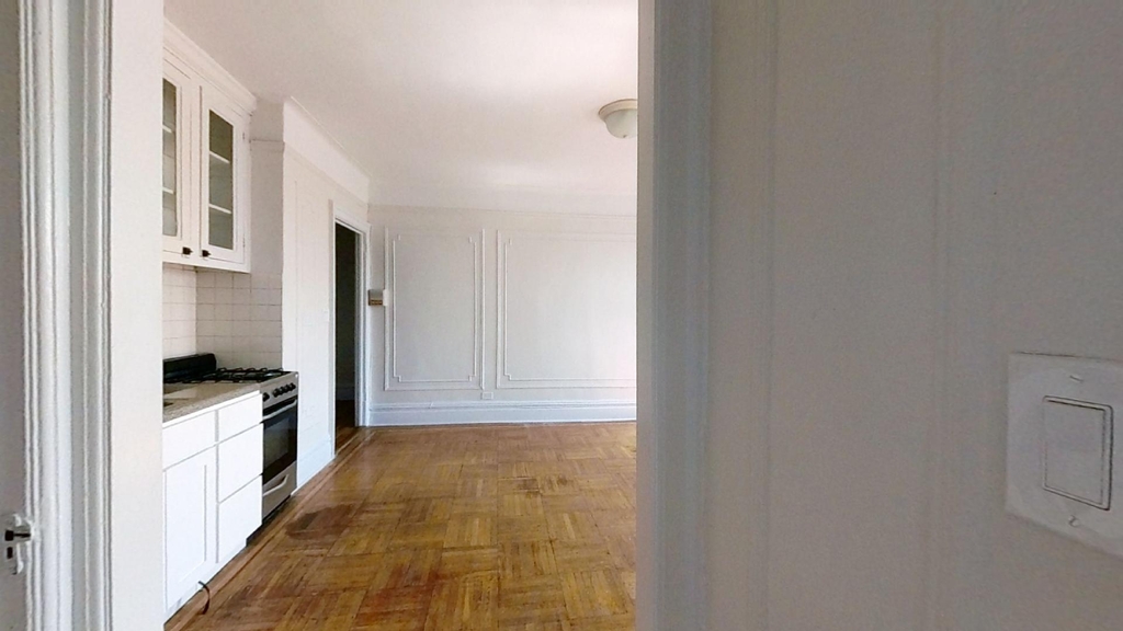 Spectacular sunny and large 1 bed for rent in Prime  Dagaw pl Hudson heights - Photo 2