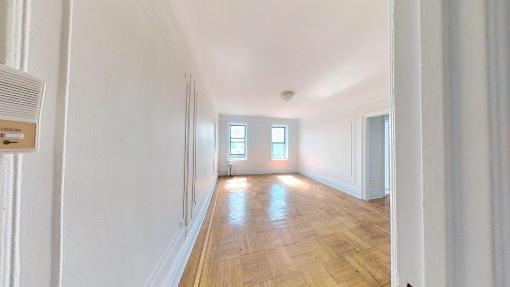 Spectacular sunny and large 1 bed for rent in Prime  Dagaw pl Hudson heights - Photo 3