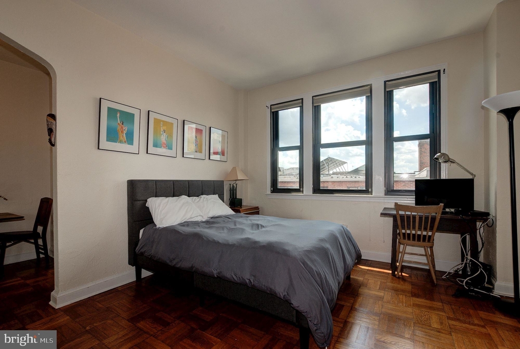 1010 25th Street Nw - Photo 3