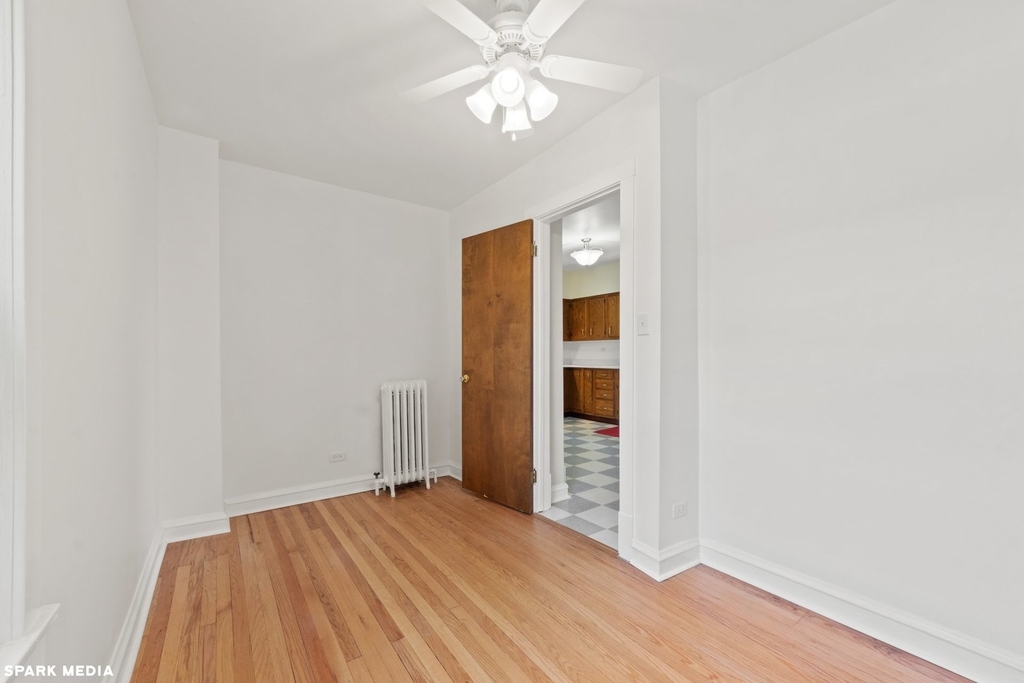 1813 West Greenleaf Avenue - Photo 11