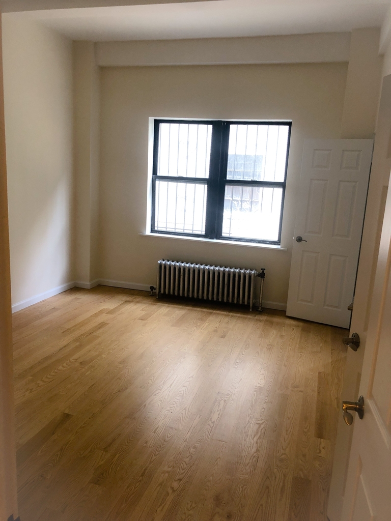 850 Amsterdam Avenue - Photo 2