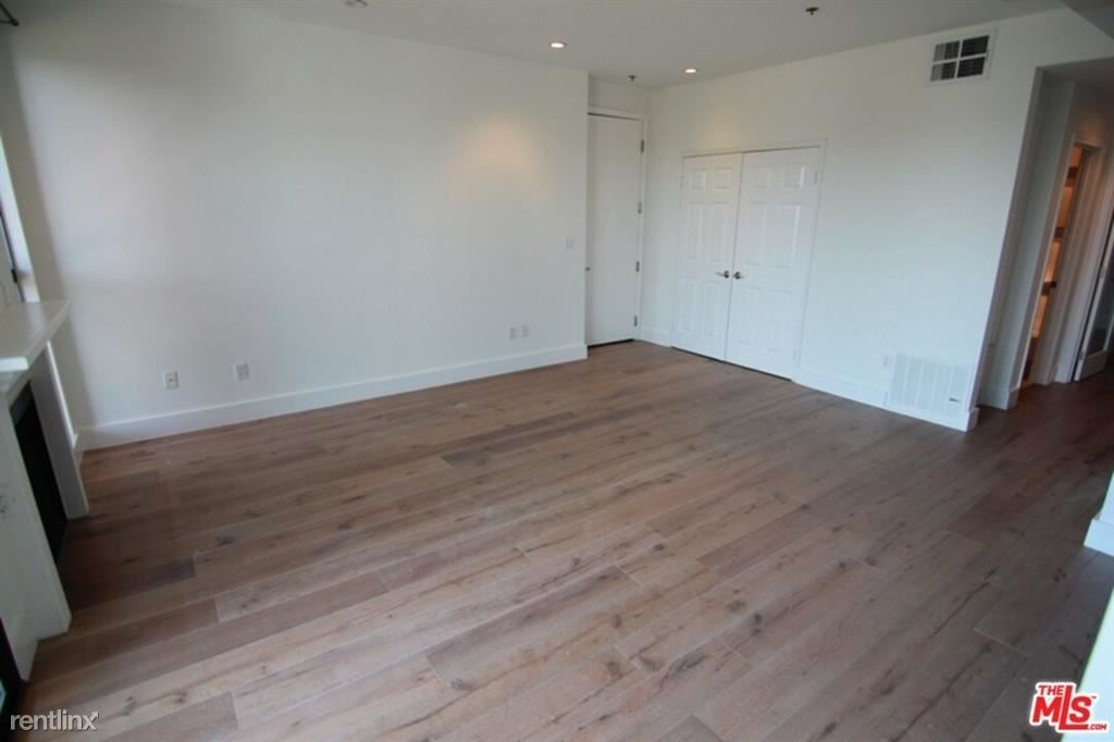 8811 Burton Way Apt 320 - Photo 2