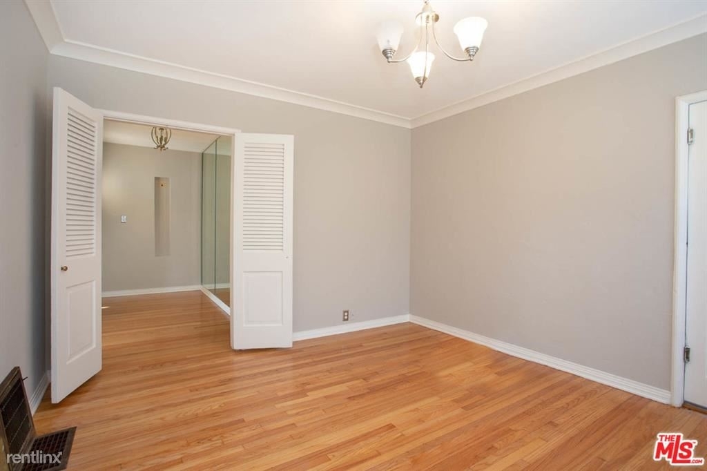 3832 Sutro Ave - Photo 2