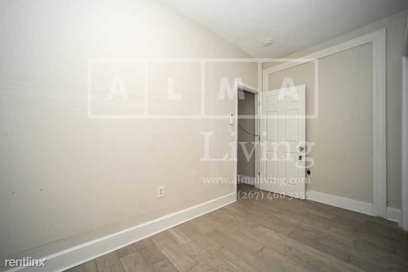 1221 W Somerset St - Photo 18