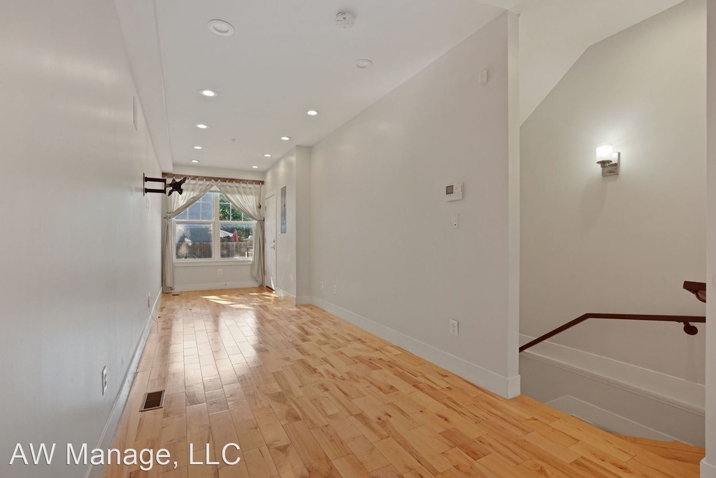 707 18th St Ne Apt #1 - Photo 3