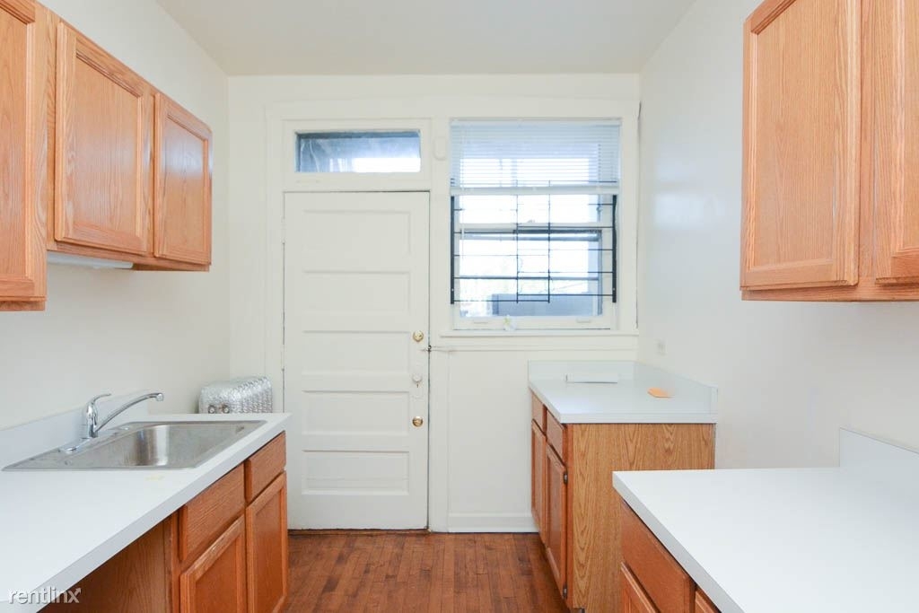 3510 N. Wolcott, Unit 2 - Photo 1