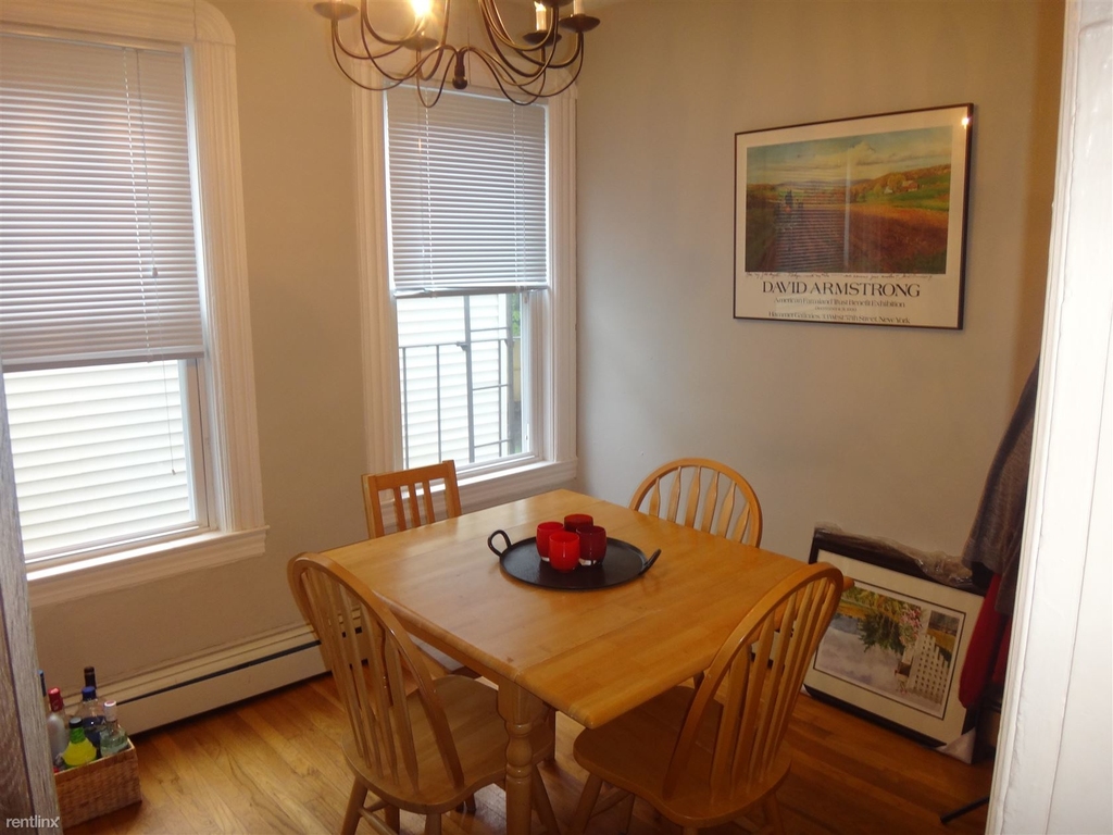 568 Green St Apt 2 - Photo 3