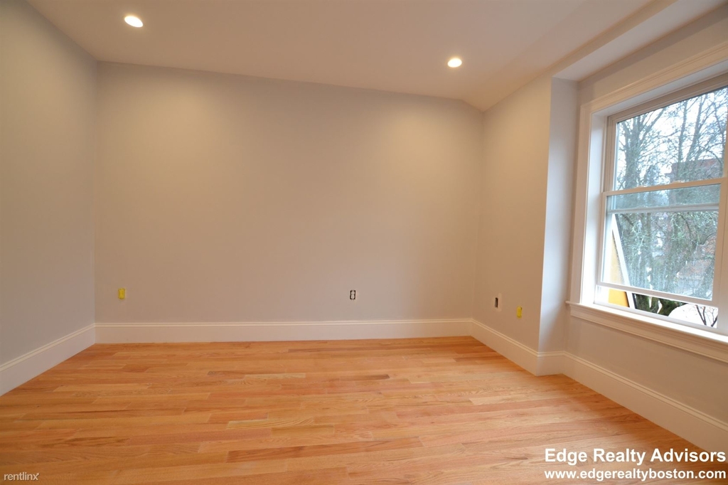 18 Bothwell Rd # 2 - Photo 9