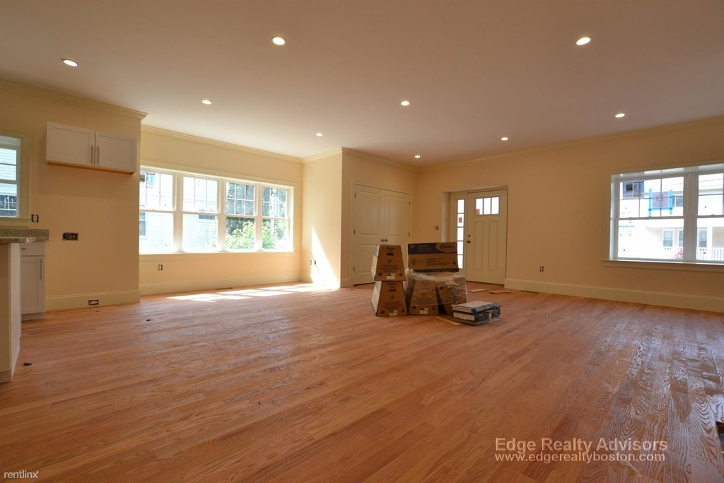 18 Bothwell Rd # 1 - Photo 2