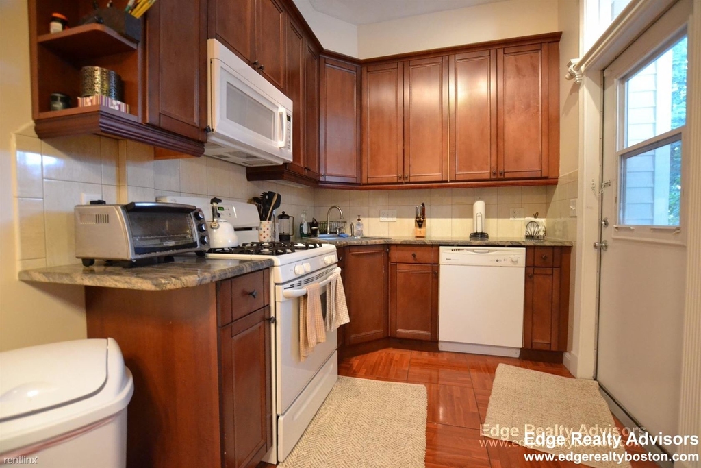 5 Delaware Pl Apt 3 - Photo 2