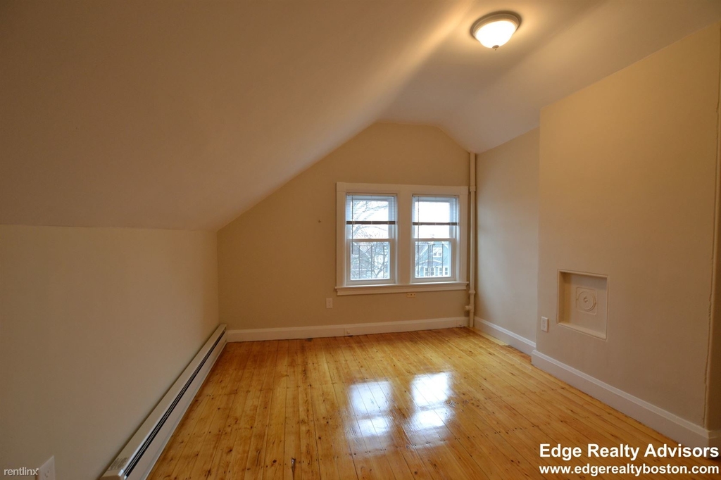 29 Sparhawk St - Photo 2